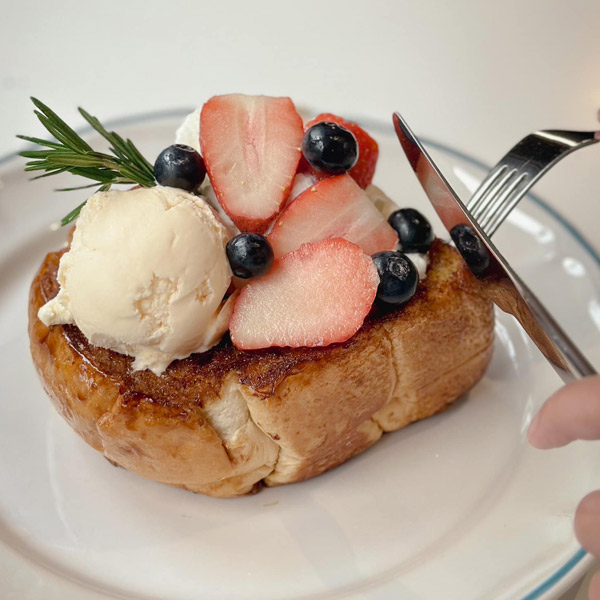 Popos Cat Cafe Strawberry Toast with Icecream