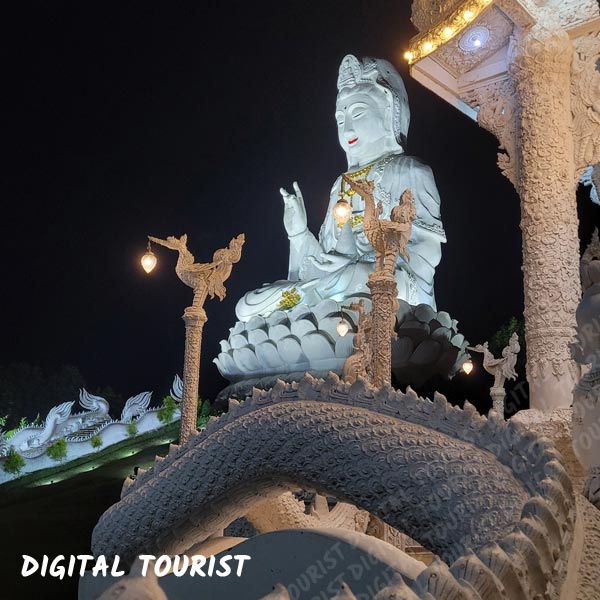 Wat Huay Pla Kang Chiang Rai